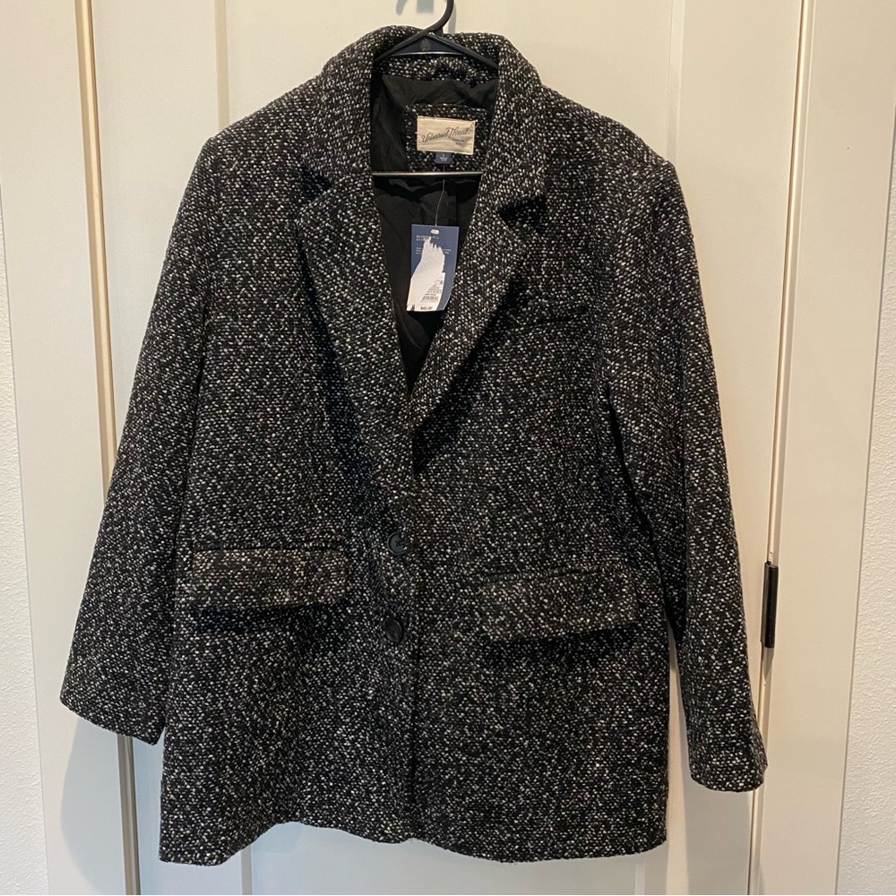 Universal Thread Hoods Co. Ladies Coat.  Black/White. Large. NWT. Poly‎ Blend.